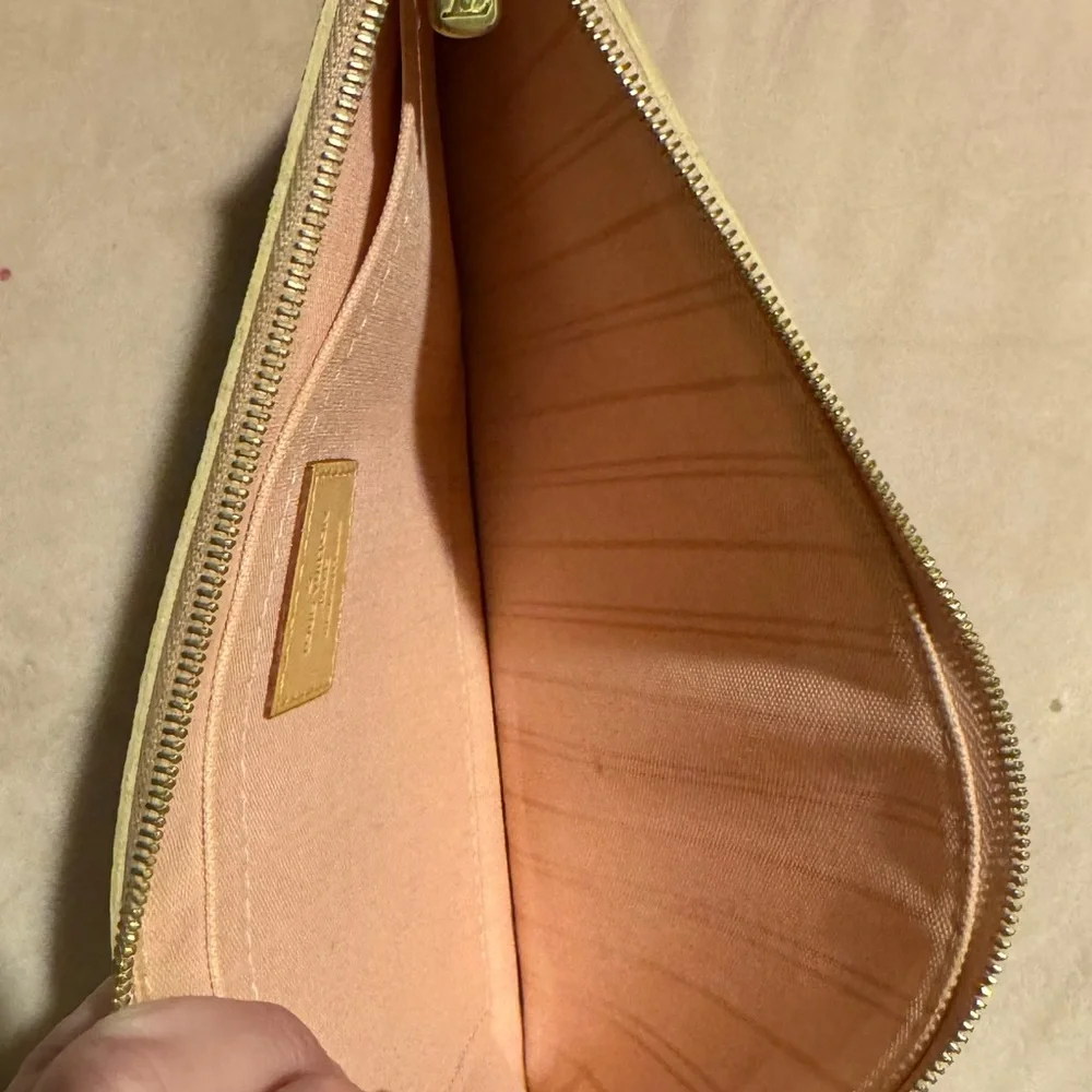 Louis Vuitton Neverfull Pouch - Damier Azur - Picture 4 of 5